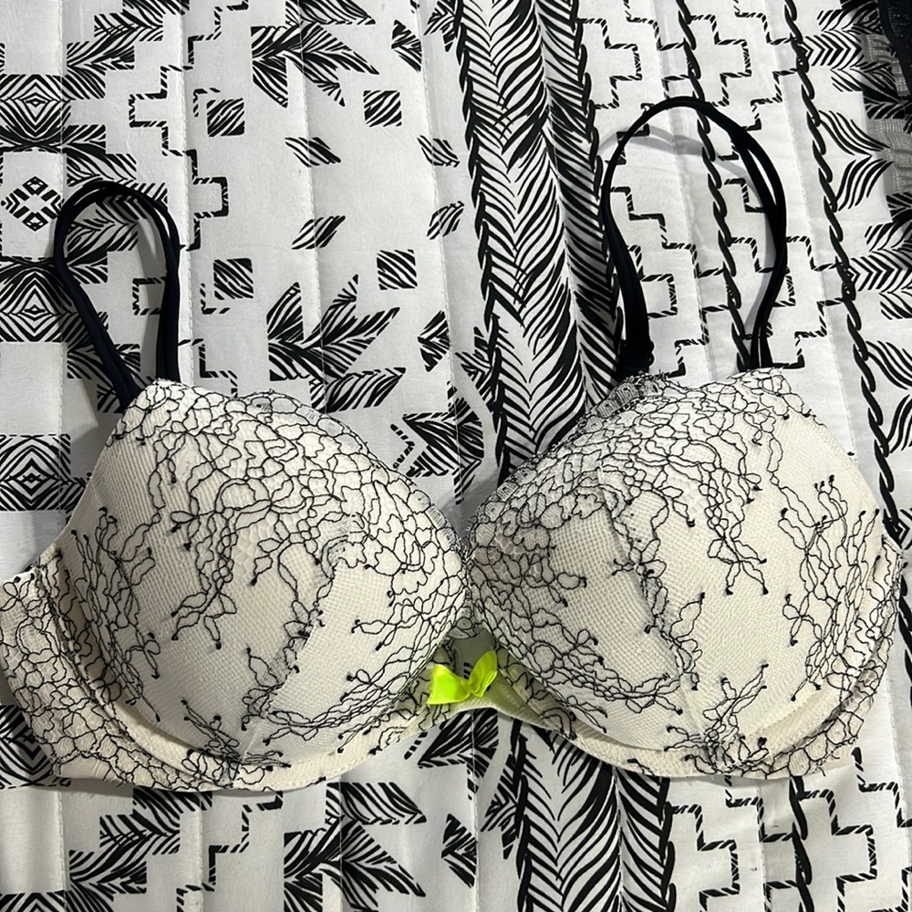 Victoria Secret Very Sexy Push-up Bra 34C